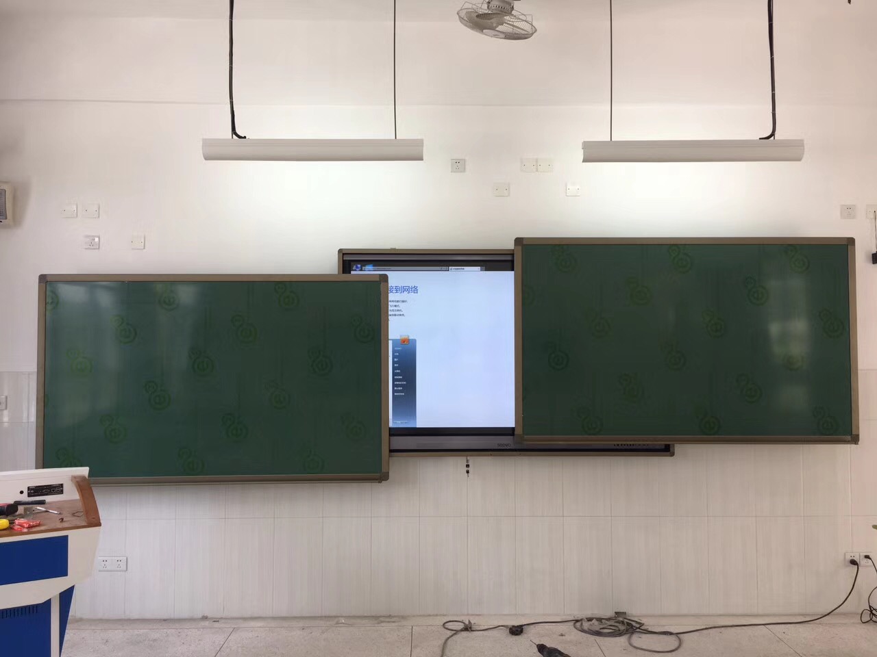 Combined moving universal blackboard
